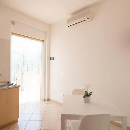 Lido Dei Pini Apartament